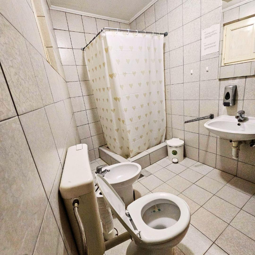 Отель Prenociste Chardak Тузла Экстерьер фото